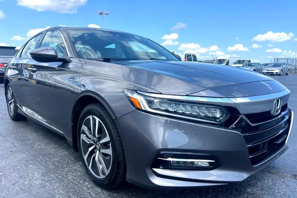 2018 Honda Accord Hybrid Touring photo 1