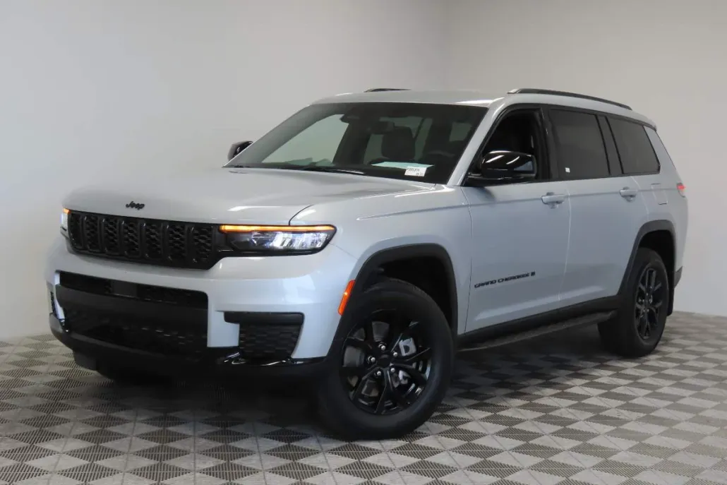 2024 Jeep Grand Cherokee Altitude photo 1
