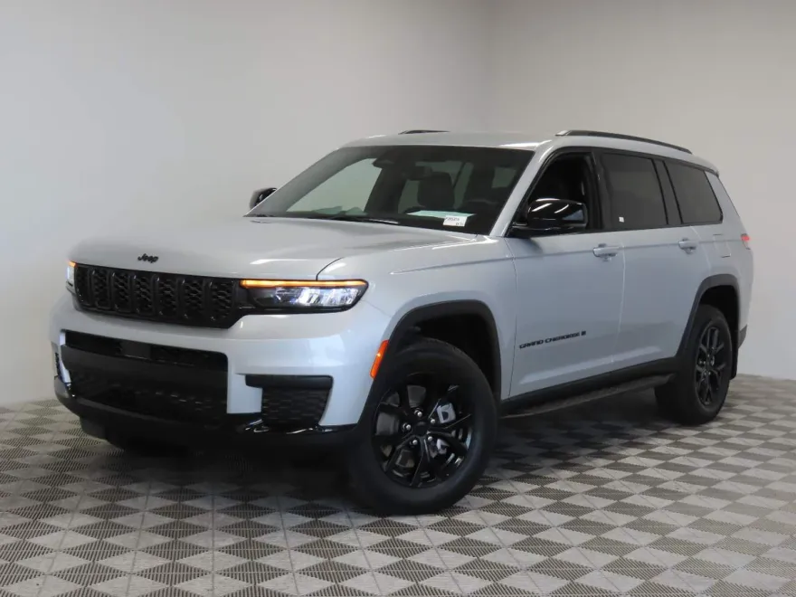2024 Jeep Grand Cherokee Altitude photo 1