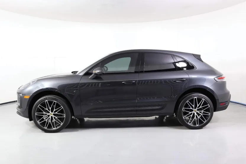 2023 Porsche Macan T photo 1