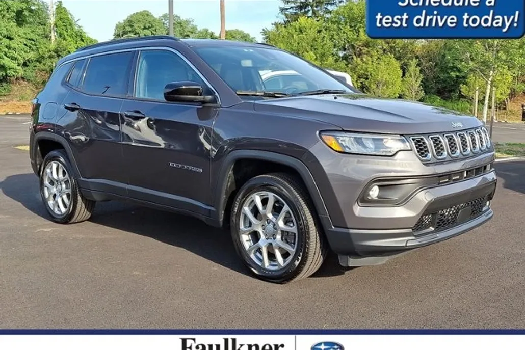 2024 Jeep Compass Latitude Lux photo 1