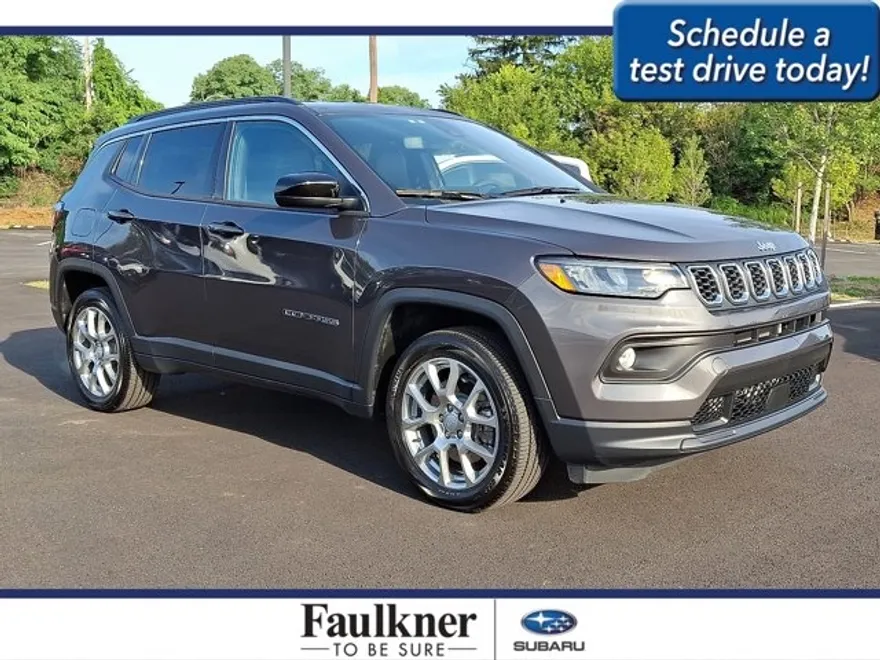 2024 Jeep Compass Latitude Lux photo 1