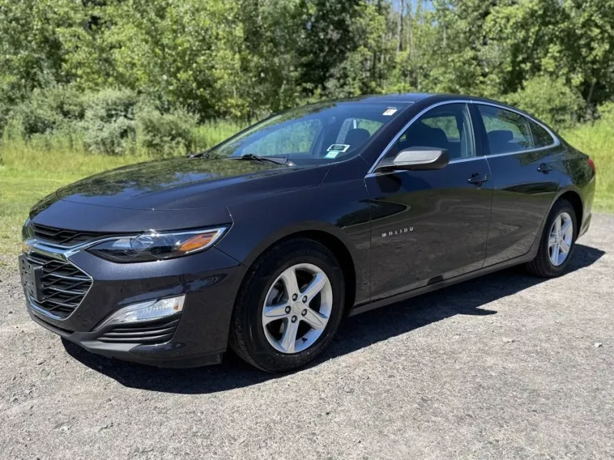 2022 Chevrolet Malibu LS photo 1