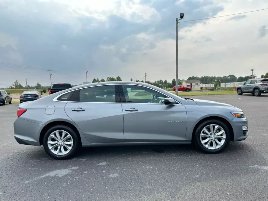 2024 Chevrolet Malibu 1LT photo 1