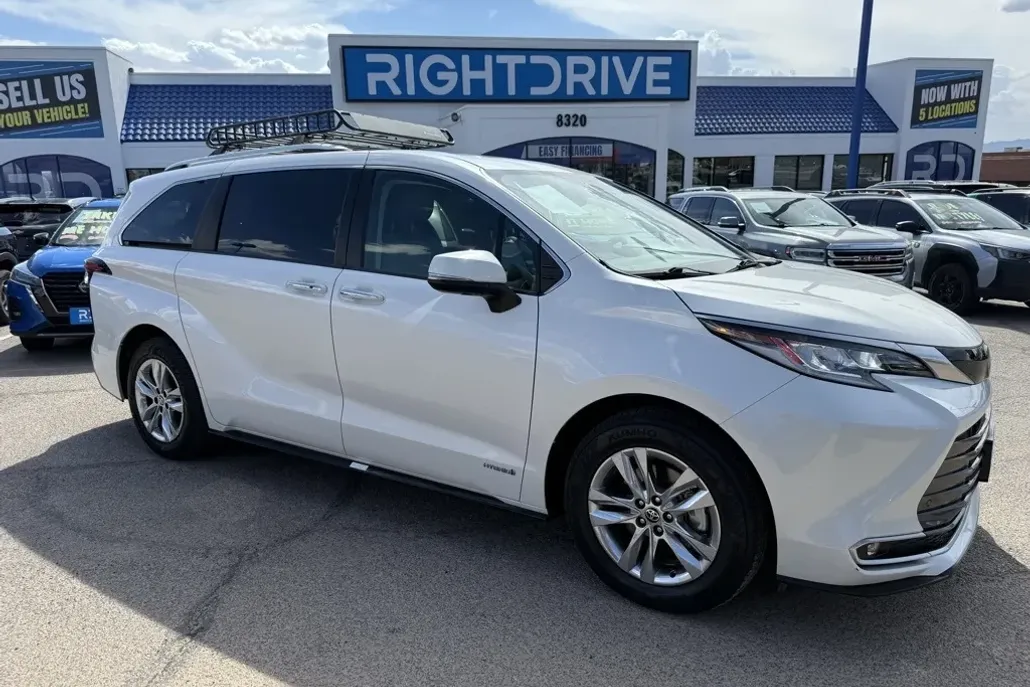 2021 Toyota Sienna Limited photo 1