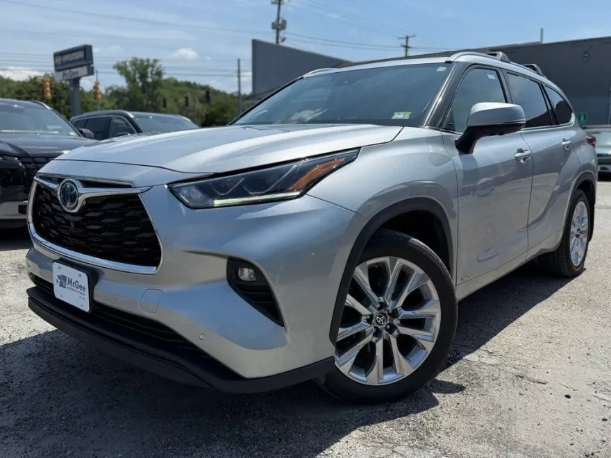 2023 Toyota Highlander Hybrid Limited photo 1