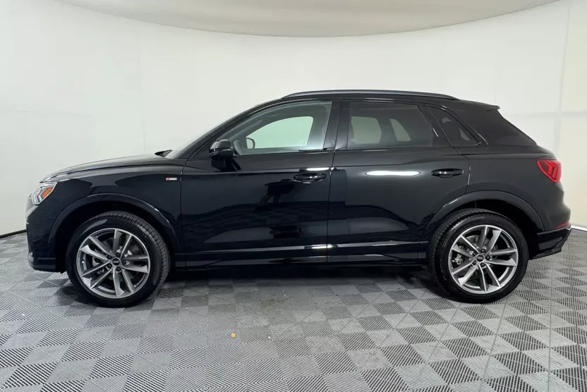 2025 Audi Q3 45 TFSI S line Premium photo 1
