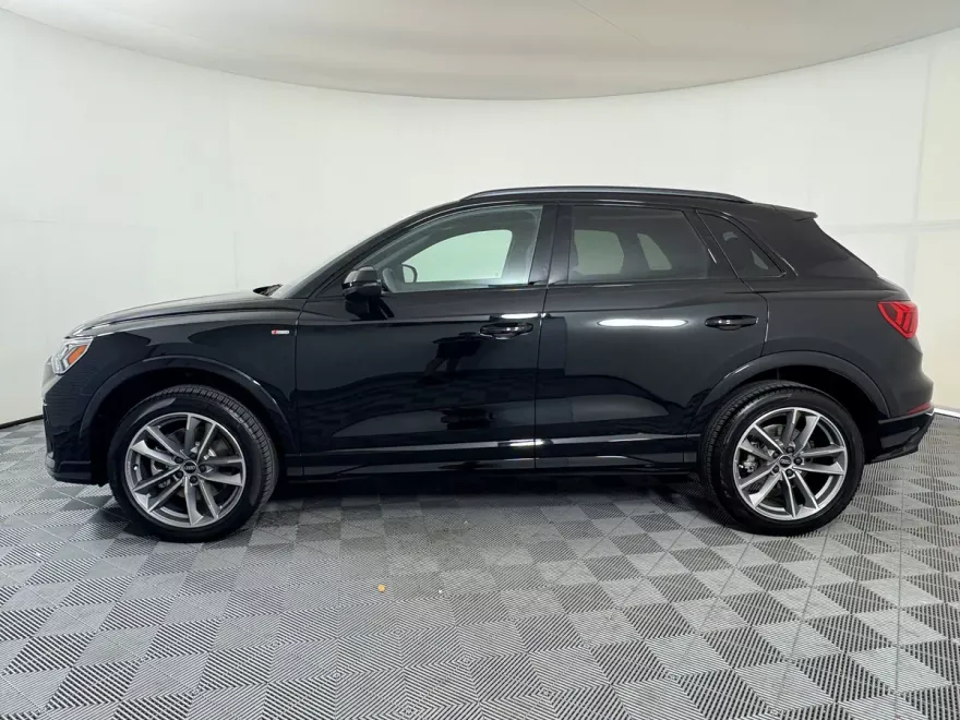 2025 Audi Q3 45 TFSI S line Premium photo 1