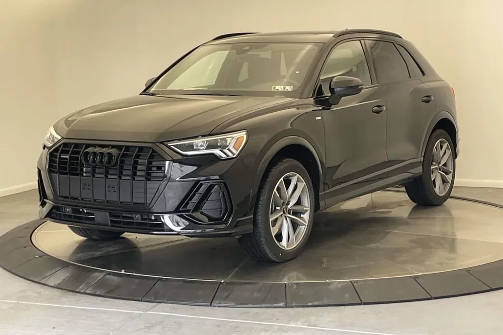 2025 Audi Q3 S line Premium photo 1