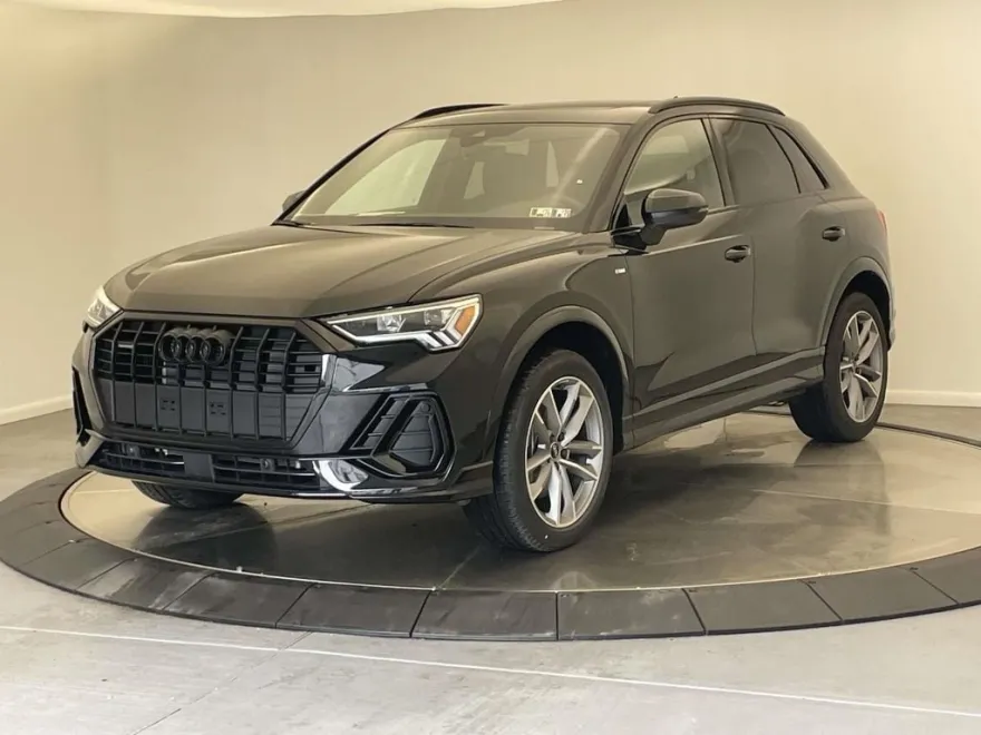 2025 Audi Q3 S line Premium photo 1