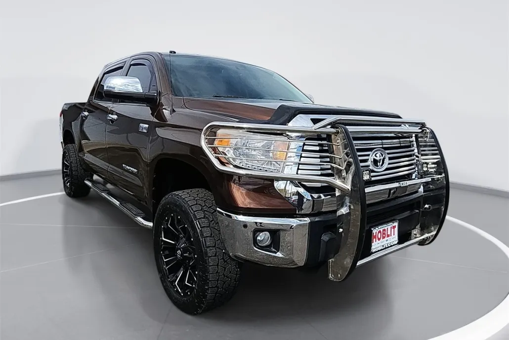 2017 Toyota Tundra Limited CrewMax photo 1