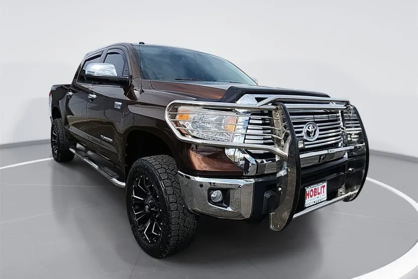 2017 Toyota Tundra Limited CrewMax photo 1