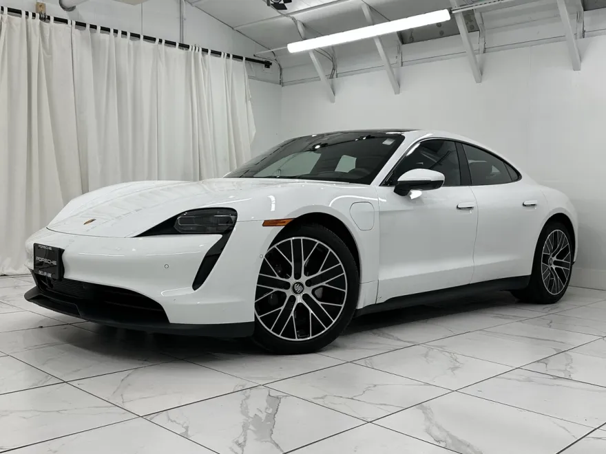 2024 Porsche Taycan photo 1