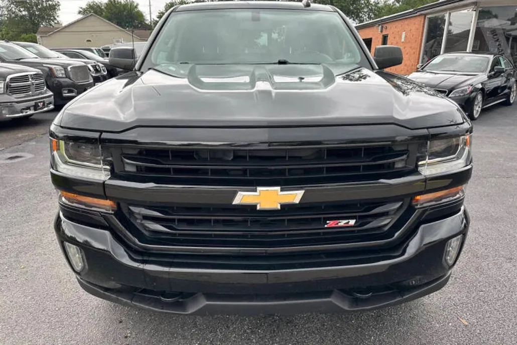 2017 Chevrolet Silverado 1500 LT Z71 photo 1