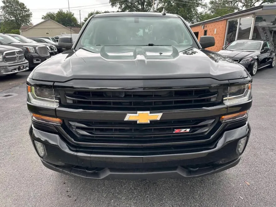 2017 Chevrolet Silverado 1500 LT Z71 photo 1