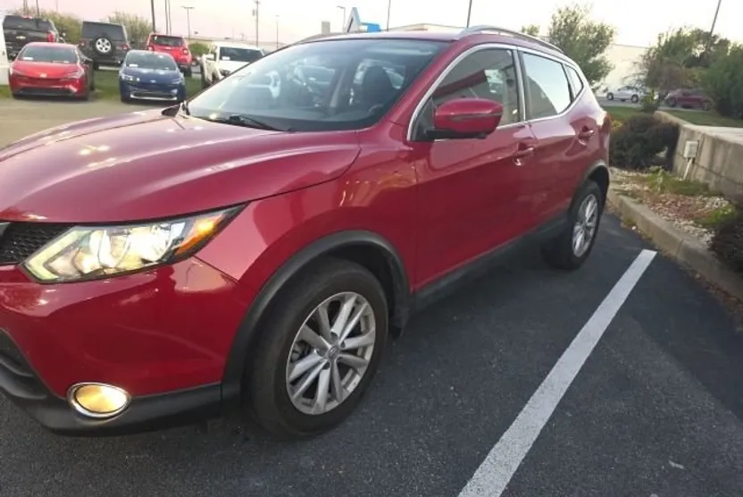 2017 Nissan Rogue Sport SV photo 1