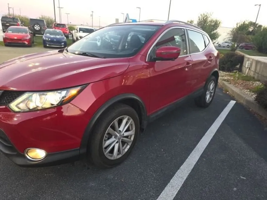 2017 Nissan Rogue Sport SV photo 1