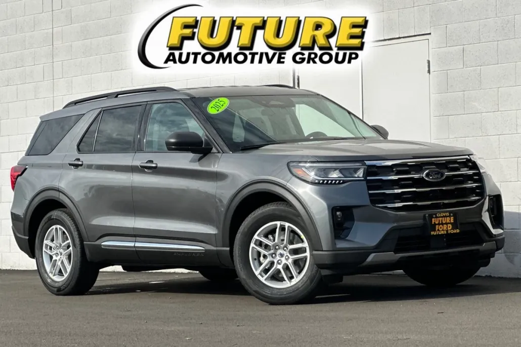 2025 Ford Explorer photo 1