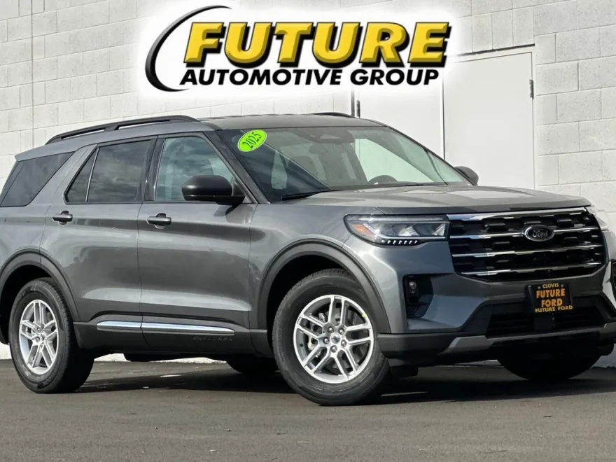 2025 Ford Explorer photo 1