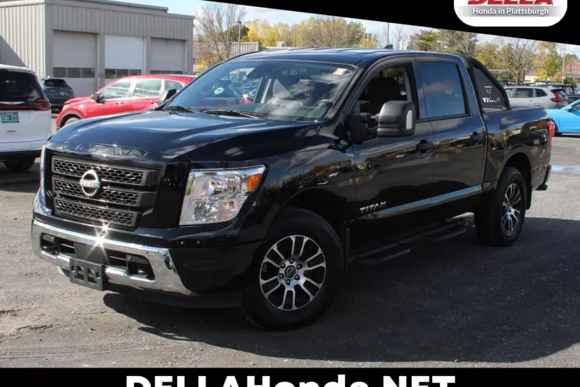 2023 Nissan Titan SV photo 1