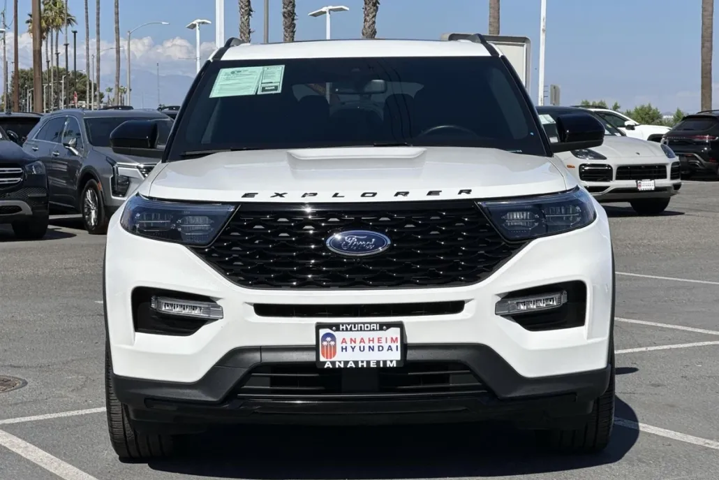 2024 Ford Explorer ST-Line photo 1