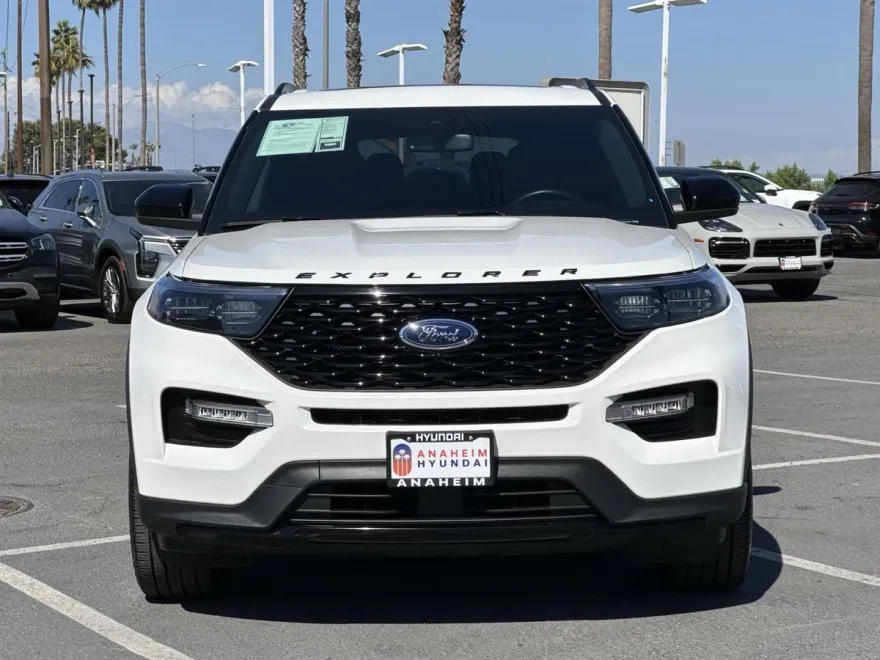 2024 Ford Explorer ST-Line photo 1