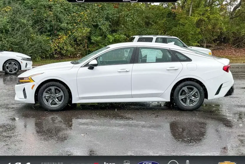 2021 Kia K5 LXS photo 1