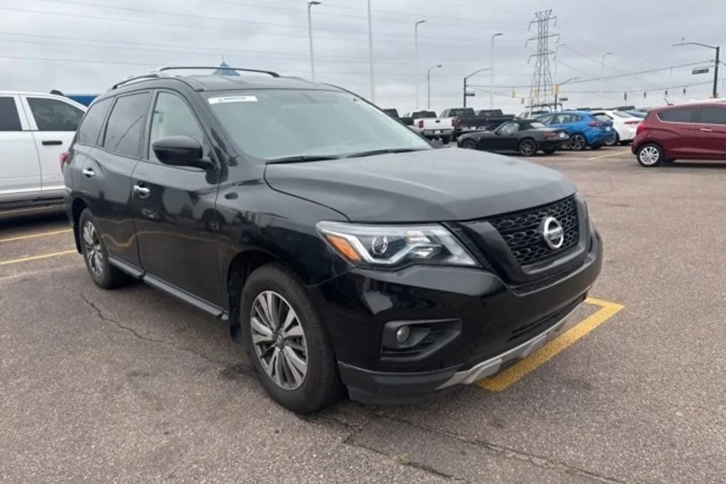 2020 Nissan Pathfinder S photo 1