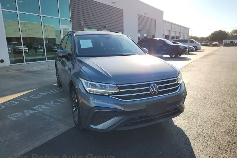 2024 Volkswagen Tiguan S photo 1