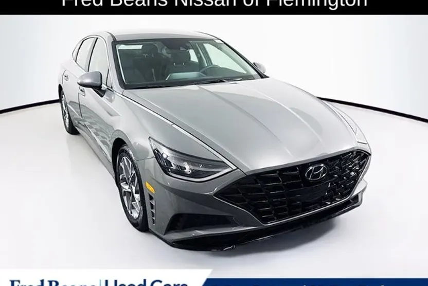 2022 Hyundai Sonata SEL photo 1