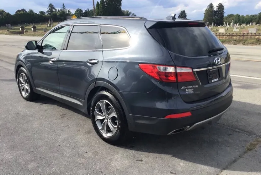2015 Hyundai Santa Fe GLS photo 1