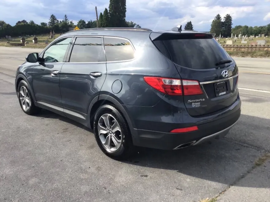 2015 Hyundai Santa Fe GLS photo 1