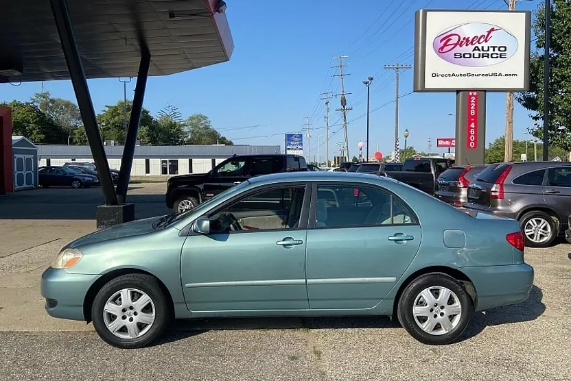 2007 Toyota Corolla LE photo 1