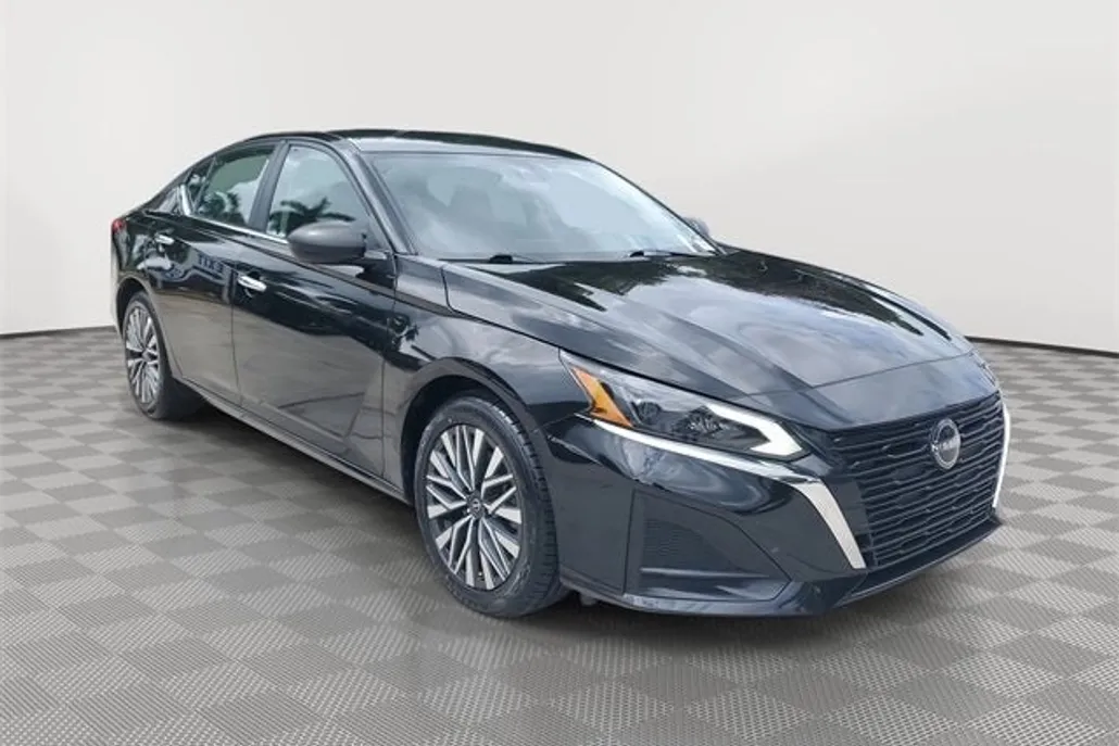 2024 Nissan Altima 2.5 SV photo 1