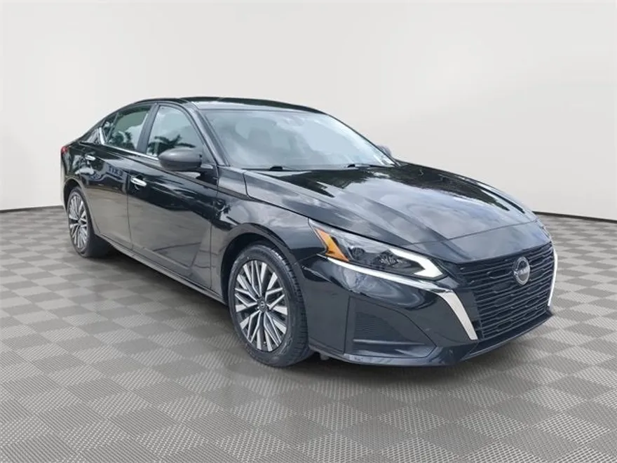 2024 Nissan Altima 2.5 SV photo 1
