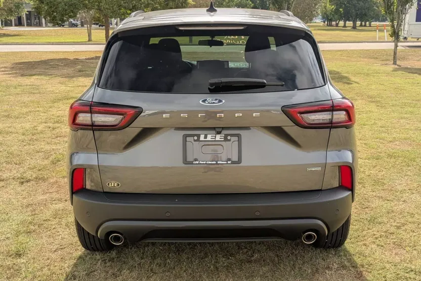 2025 Ford Escape ST-Line photo 1