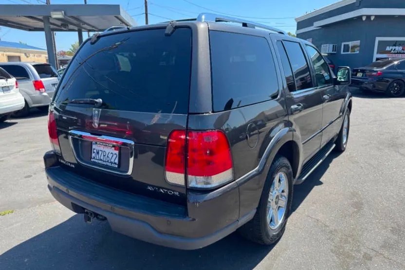 2005 Lincoln Aviator Luxury photo 1