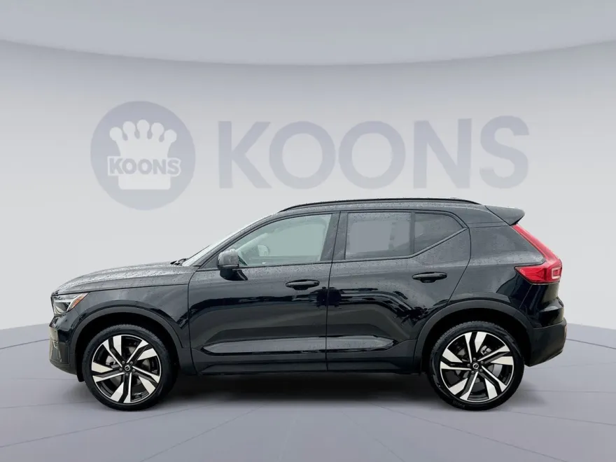 2025 Volvo XC40 Plus photo 1