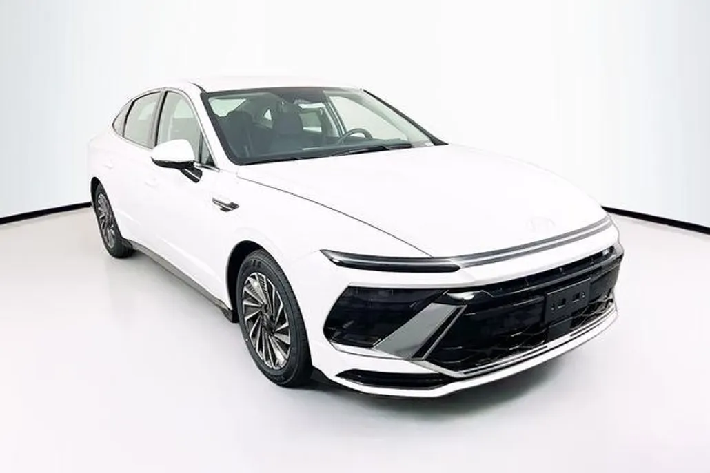 2025 Hyundai Sonata Hybrid SEL photo 1