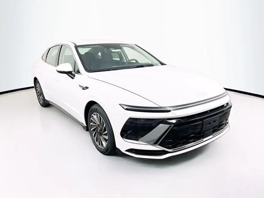 2025 Hyundai Sonata Hybrid SEL photo 1