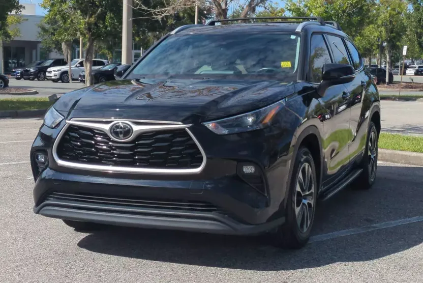 2022 Toyota Highlander XLE photo 1