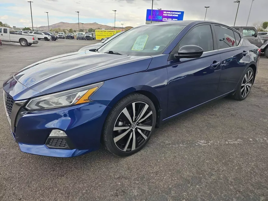 2022 Nissan Altima SR photo 1