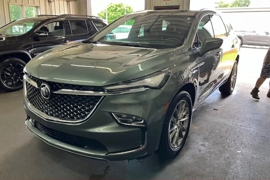 2022 Buick Enclave Avenir photo 1