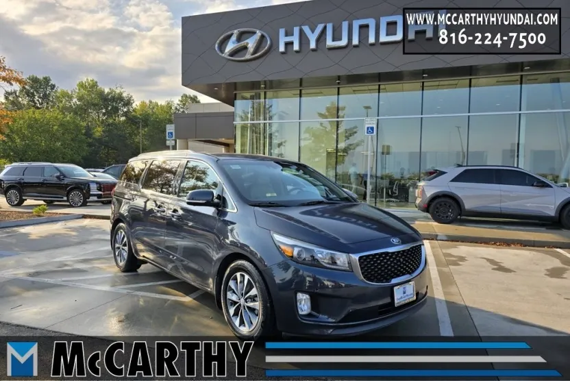 2016 Kia Sedona SX photo 1