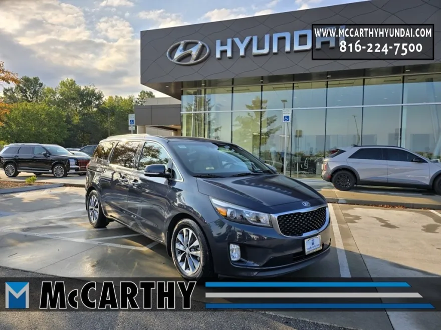 2016 Kia Sedona SX photo 1