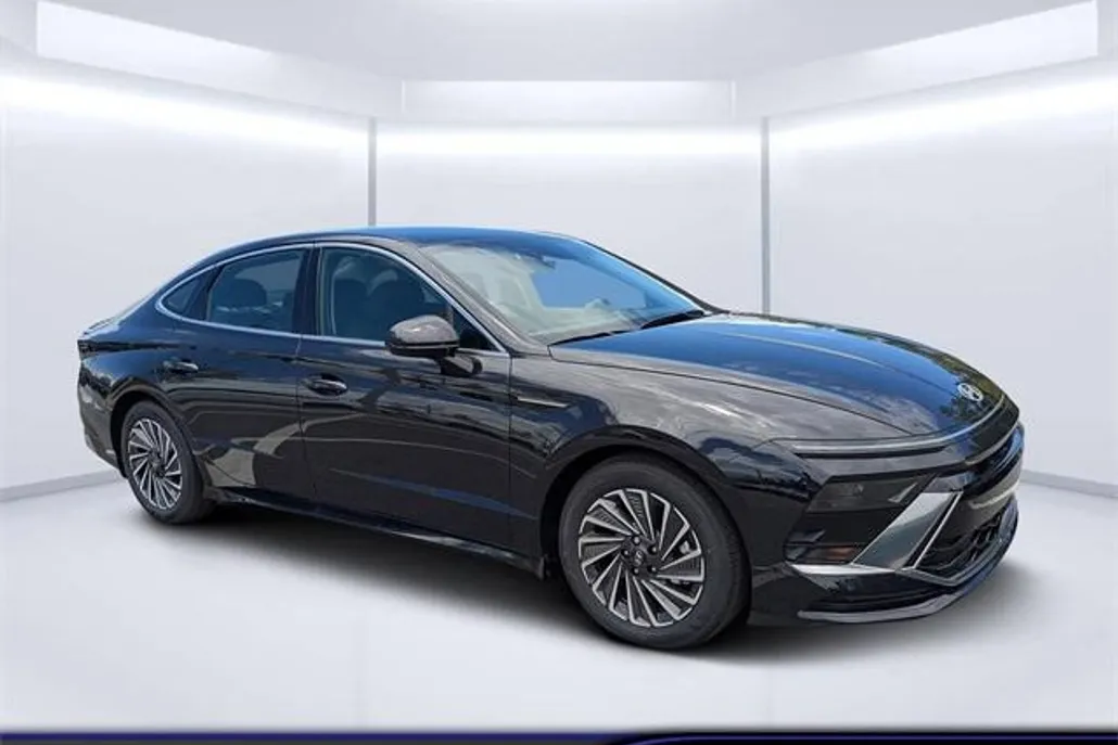 2025 Hyundai Sonata Hybrid SEL photo 1