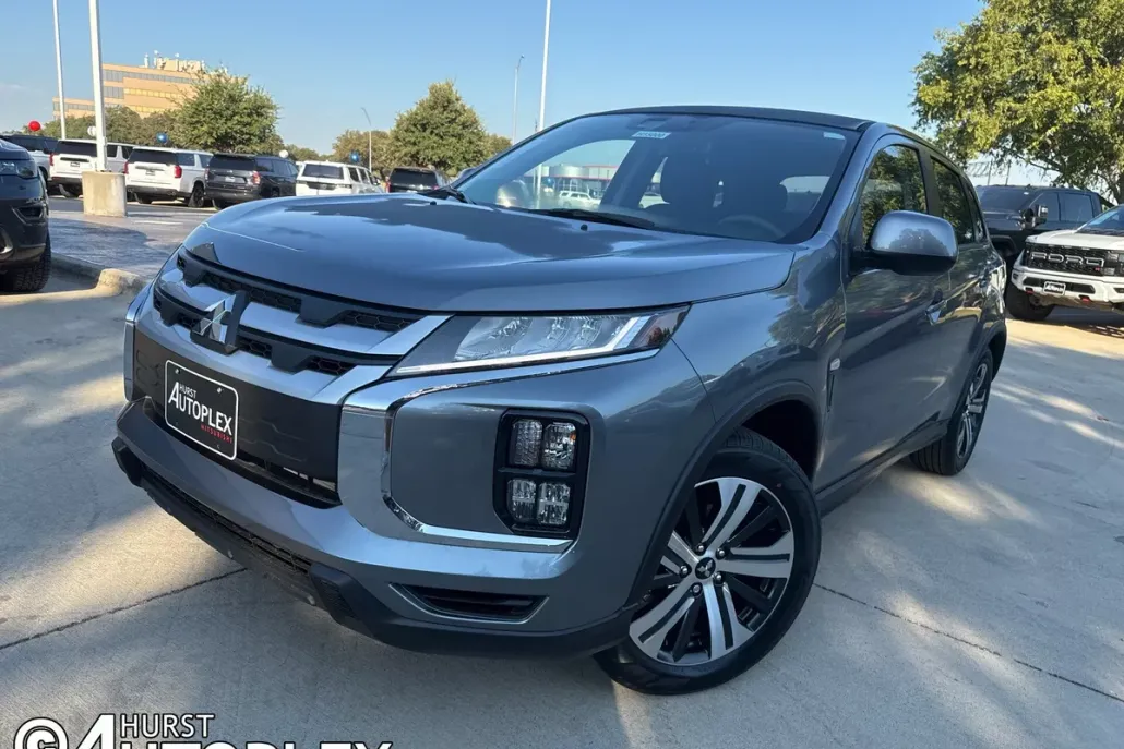 2025 Mitsubishi Outlander Sport ES photo 1