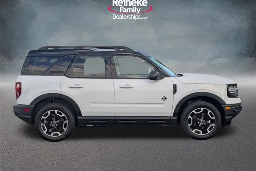 2023 Ford Bronco Sport Outer Banks photo 1