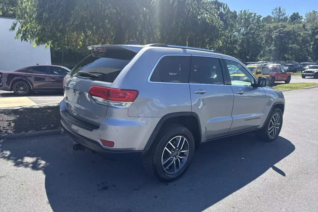 2019 Jeep Grand Cherokee Laredo E photo 1