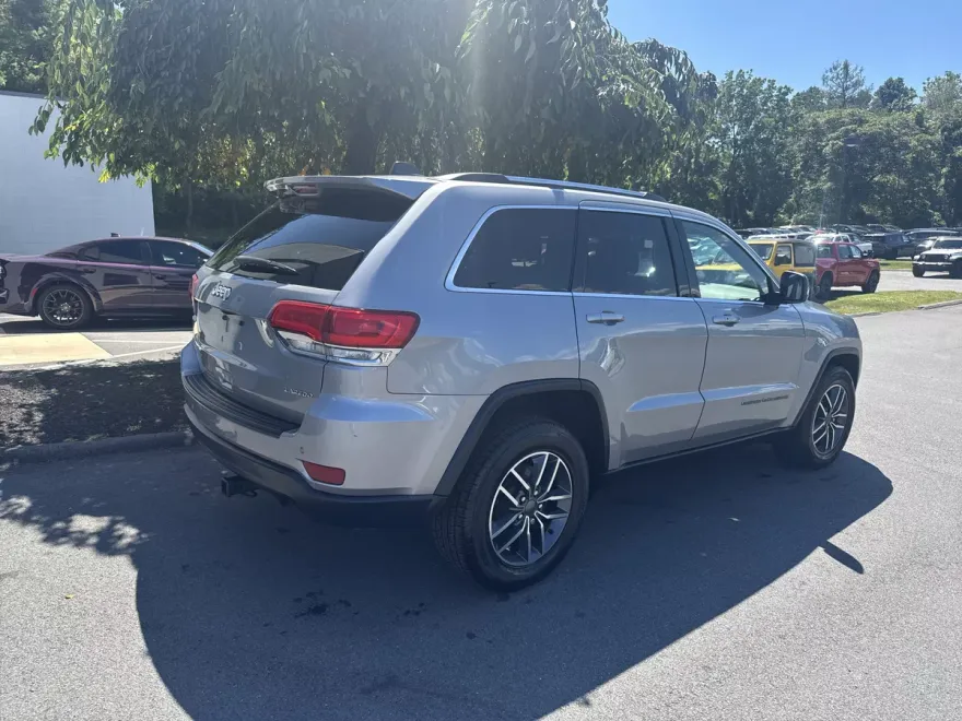 2019 Jeep Grand Cherokee Laredo E photo 1